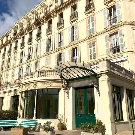 Le Louvre-terrasse-centre Apartman